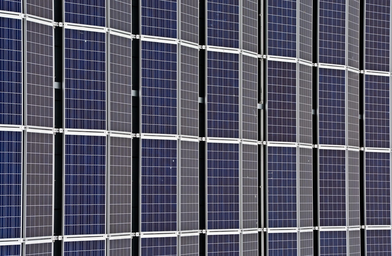 Fin de la prime à l'autoconsommation et surplus à 1 centime : ce qui change pour le solaire en 2026